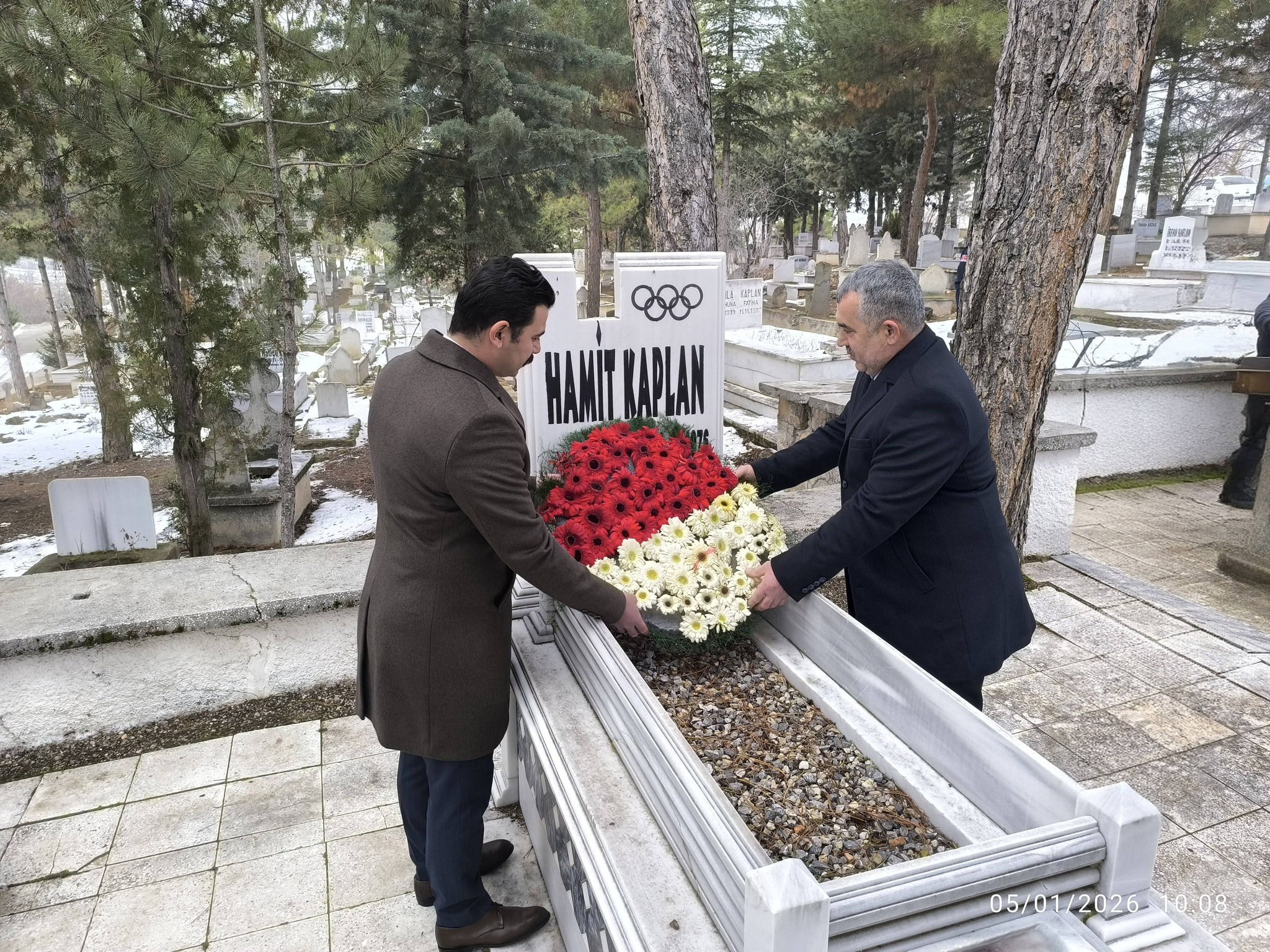 Dünya ve Olimpiyat Şampiyonu Hamit KAPLAN, mezarı başında törenle anıldı.