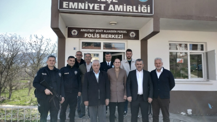 Belediye Başkanımız Sn. Cihan DEMİR, Türk Polis Teşkilatı'nın 179. kuruluş yıl dönümü ve 10 Nisan Polis Haftası dolayısıyla İlçe Emniyet Amir V. Özkan ŞENER’i makamında ziyaret ederek, tüm emniyet teşkilatının 10 Nisan Polis Haftası'nı kutladı.
