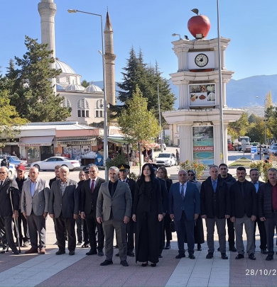 29 Ekim Cumhuriyet Bayramı etkinlikleri, 28 Ekim Günü Çelenk Sunma Töreni ile Başladı