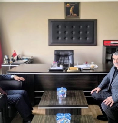 Amasya Defterdarı Sn. Ali ÇAKIR, Belediye Başkanımız Sn. Cihan DEMİR'i makamında ziyaret etti. 