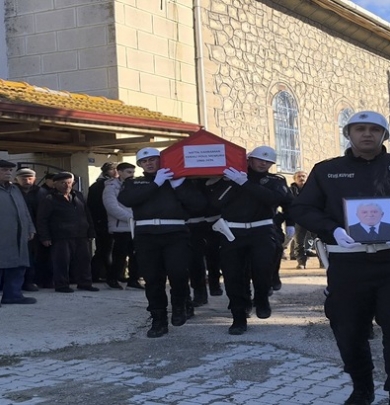 Belediye Başkanımız Cihan DEMİR, Çay Köyü sakinlerinden, emekli polis memuru Metin KAHRAMAN'ın cenaze törenine katılarak son görevini yerine getirdi.