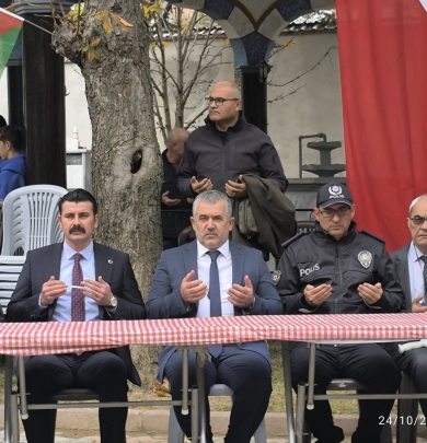 Belediye Başkanımız Cihan DEMİR, Gazze’deki Müslüman kardeşlerimize destek amacıyla düzenlenen kermesin açılışına katıldı.