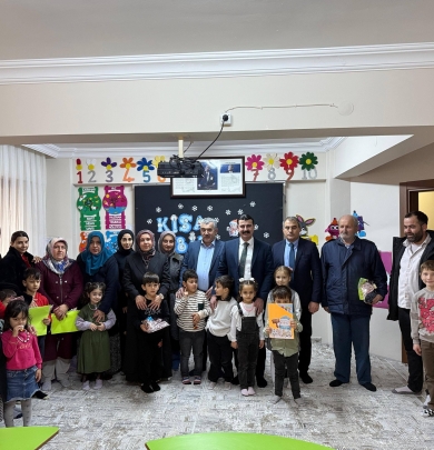 Belediye Başkanımız Cihan DEMİR, İlçemizde düzenlenen karne dağıtım törenine katılarak öğrencilerimizin heyecanına ortak oldu.