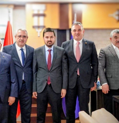 Belediye Başkanımız Cihan DEMİR, Tarım ve Kırsal Kalkınmayı Destekleme Kurumu (TKDK) Başkan Dr. Ahmet ANTALYALI’yı makamında ziyaret ettiler.