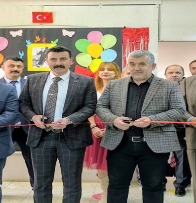 Belediye Başkanımız Sn. Cihan DEMİR, Hamit Kaplan Ortaokulu'nda düzenlenen “Maarifin Kalbinde Çocuk” temalı resim sergisinin açılışına katıldı.