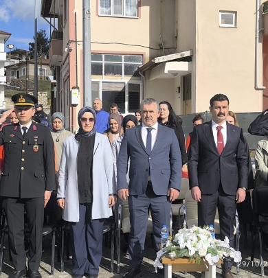 Cumhuriyetimizin 102. Yılı İlçemiz Cumhuriyet Meydanında Büyük Coşkuyla Kutlandı.