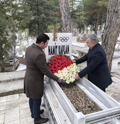 Dünya ve Olimpiyat Şampiyonu Hamit KAPLAN, mezarı başında törenle anıldı.