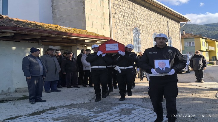 Belediye Başkanımız Cihan DEMİR, Çay Köyü sakinlerinden, emekli polis memuru Metin KAHRAMAN'ın cenaze törenine katılarak son görevini yerine getirdi.