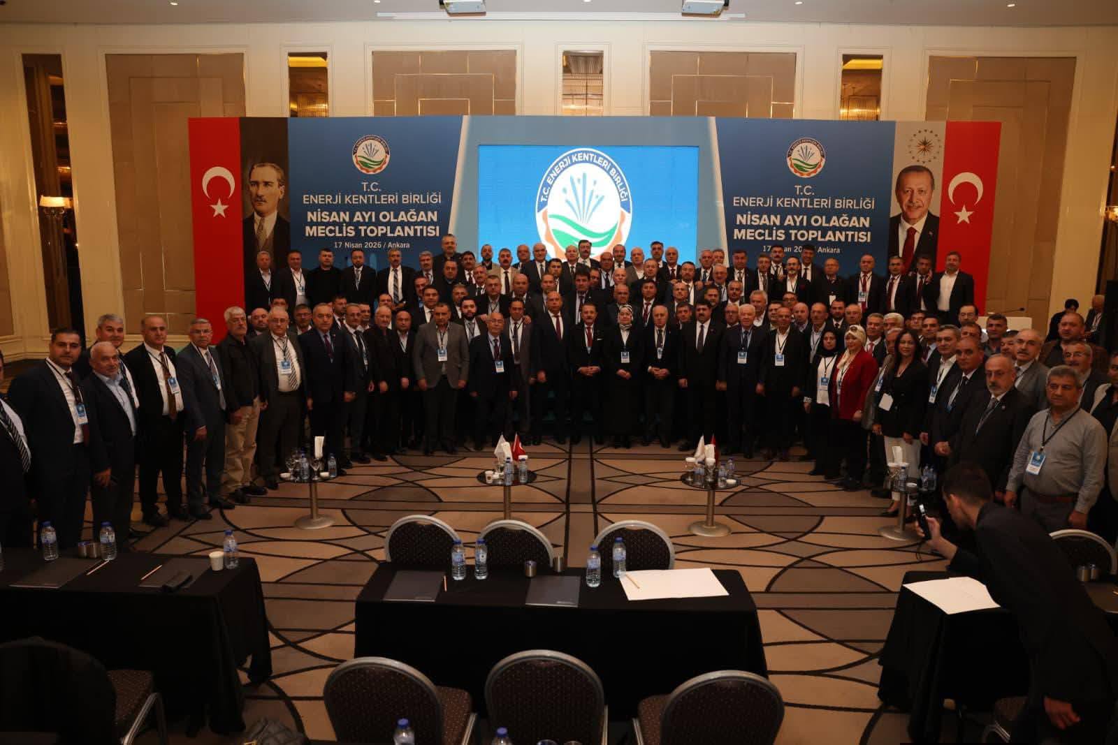 Belediye Başkanımız Cihan DEMİR ve Belediye Meclis Üyemiz Mahmut ÇAM, Ankara’da düzenlenen Enerji Kentleri Birliği Olağan Meclis Toplantısı’na katılım sağladı.