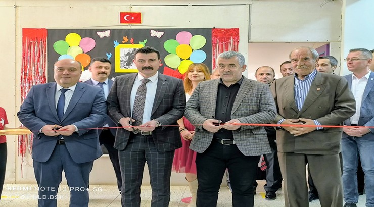 Belediye Başkanımız Sn. Cihan DEMİR, Hamit Kaplan Ortaokulu'nda düzenlenen “Maarifin Kalbinde Çocuk” temalı resim sergisinin açılışına katıldı.