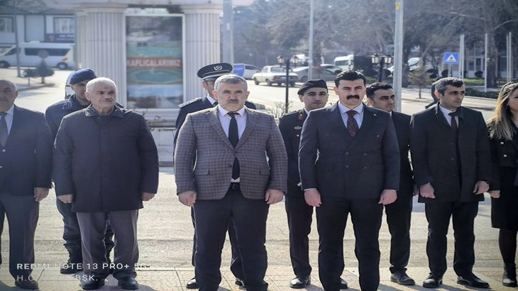 18 Mart Şehitleri Anma Günü ve Çanakkale Zaferi’nin yıldönümü dolayısıyla ilçemiz Cumhuriyet Meydanı’nda çelenk sunma töreni gerçekleştirildi.