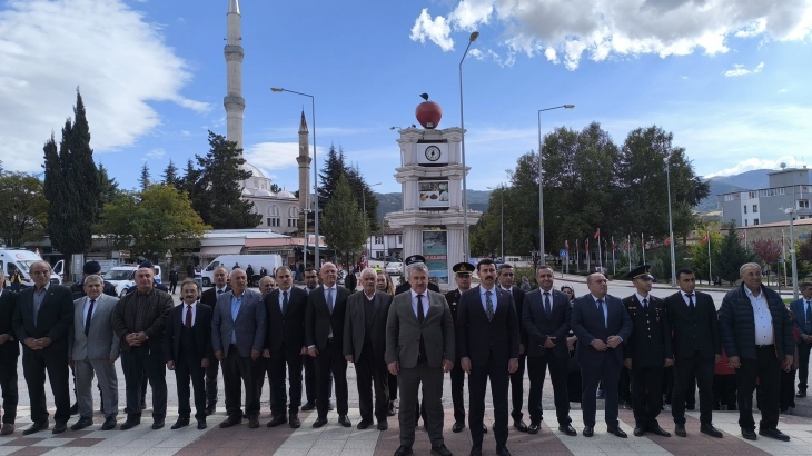 29 Ekim Cumhuriyet Bayramı Kutlamaları 28 Ekim 'de Saygı duruşu ve İstiklal marşımızın okunmasıyla başladı.