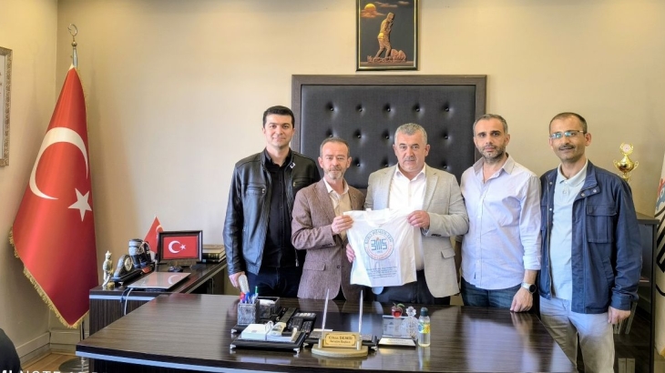 Amasya Büro Memur-Sen Şube Başkanı Sayın Cahit ÇİNPOLAT ve değerli yönetim kurulu üyeleri, Belediye Başkanımız Cihan DEMİR'i makamında ziyaret etti.
