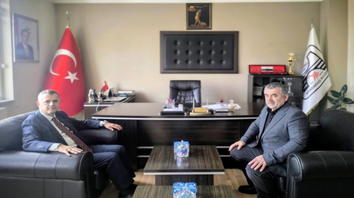 Amasya Defterdarı Sn. Ali ÇAKIR, Belediye Başkanımız Sn. Cihan DEMİR'i makamında ziyaret etti. 