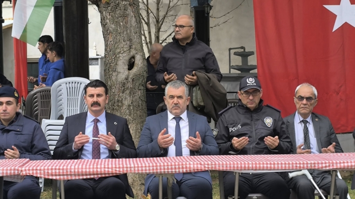Belediye Başkanımız Cihan DEMİR, Gazze’deki Müslüman kardeşlerimize destek amacıyla düzenlenen kermesin açılışına katıldı.