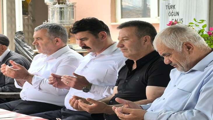 Belediye Başkanımız Cihan DEMİR, İlçemiz Kaymakamı Ertuğrul ARSLAN ve AK Parti İlçe Başkanı Ahmet KAHRİMAN, Muharrem ayı vesilesiyle Çayköy’de düzenlenen aşure lokması programına katıldı.