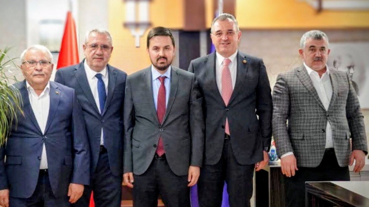 Belediye Başkanımız Cihan DEMİR, Tarım ve Kırsal Kalkınmayı Destekleme Kurumu (TKDK) Başkan Dr. Ahmet ANTALYALI’yı makamında ziyaret ettiler.