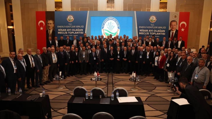 Belediye Başkanımız Cihan DEMİR ve Belediye Meclis Üyemiz Mahmut ÇAM, Ankara’da düzenlenen Enerji Kentleri Birliği Olağan Meclis Toplantısı’na katılım sağladı.