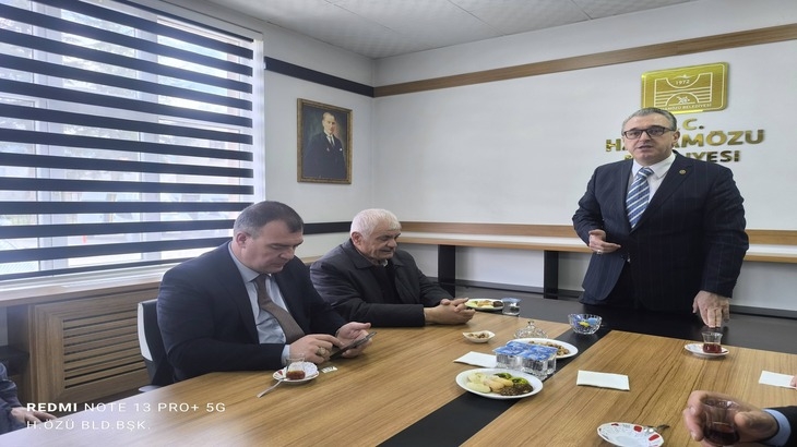 Belediyemizde, AK Parti Milletvekilimiz Sn.Hasan ÇİLEZ’in katılımıyla bayramlaşma programı gerçekleştirildi.