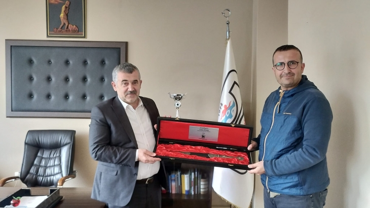 Hamamözü Çerkes Derneği Başkanı Ayhan DUMAN ve Yönetim Kurulu Üyelerinden Ziyaret.